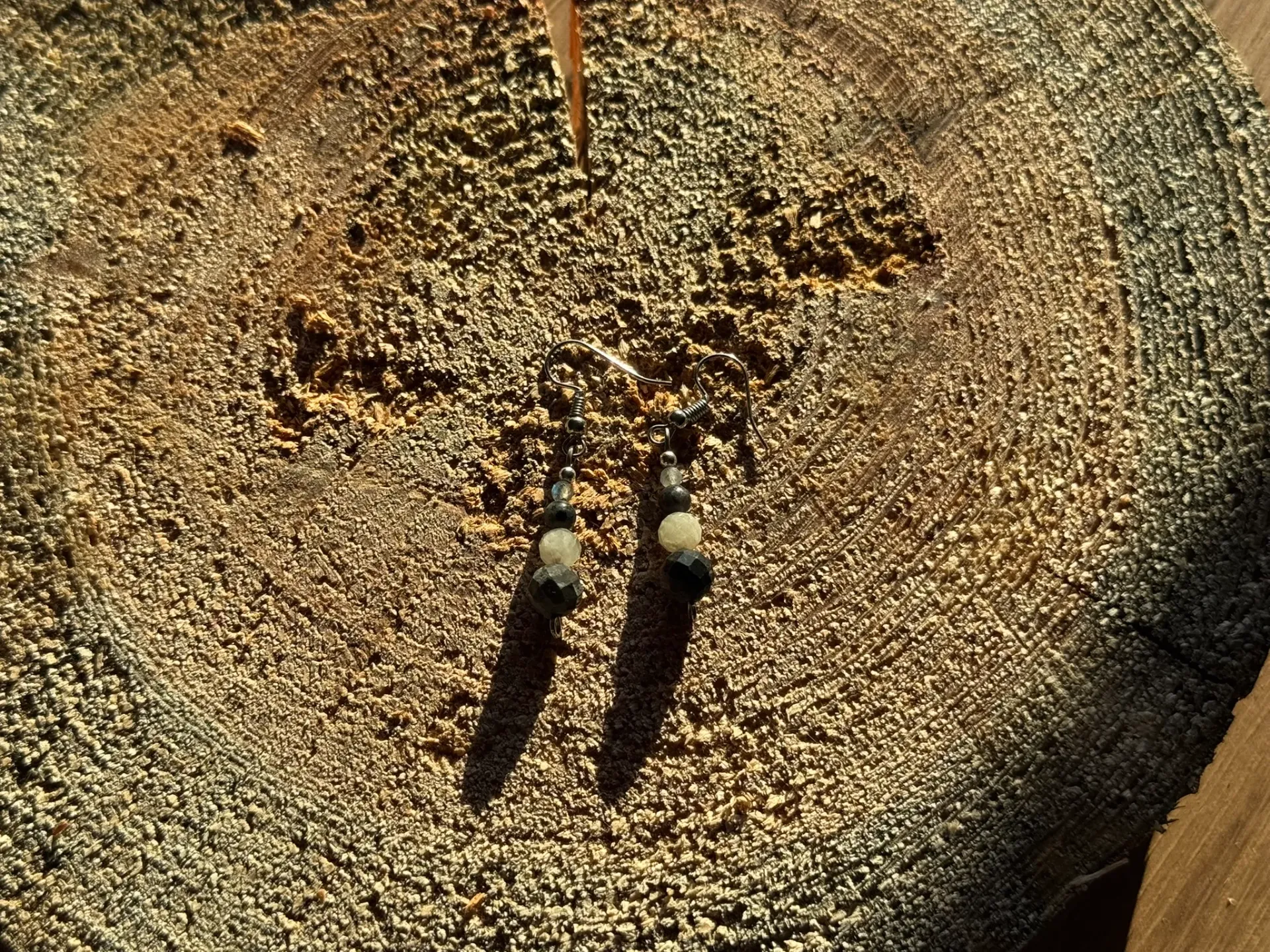 Kolczyki jasno ciemne 3