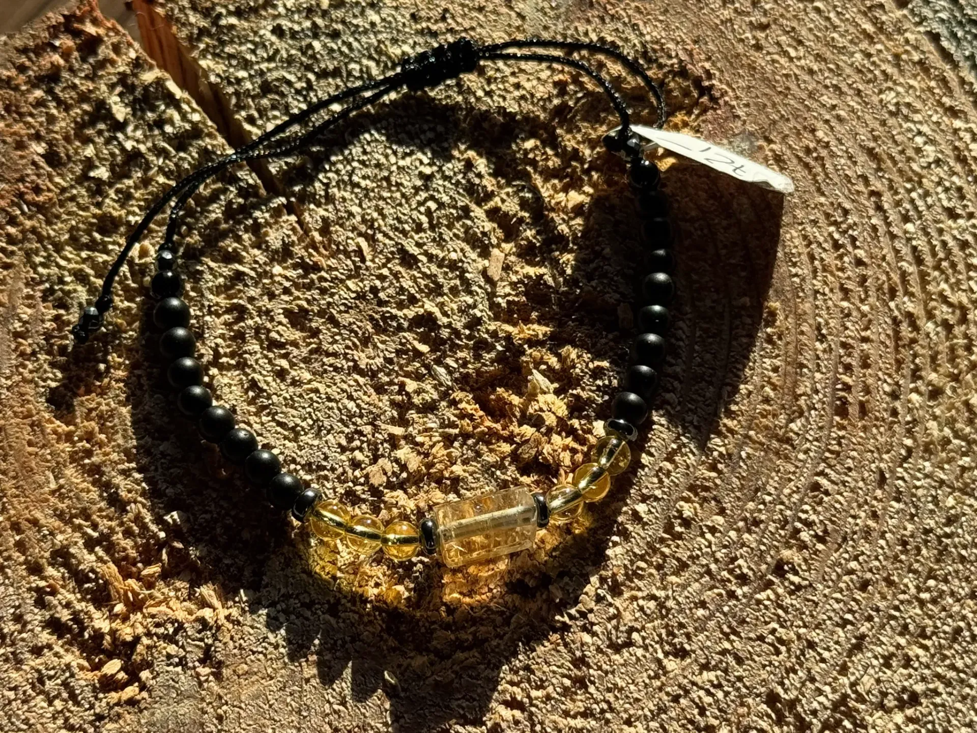 Bransoletka czarna z bursztynem 1