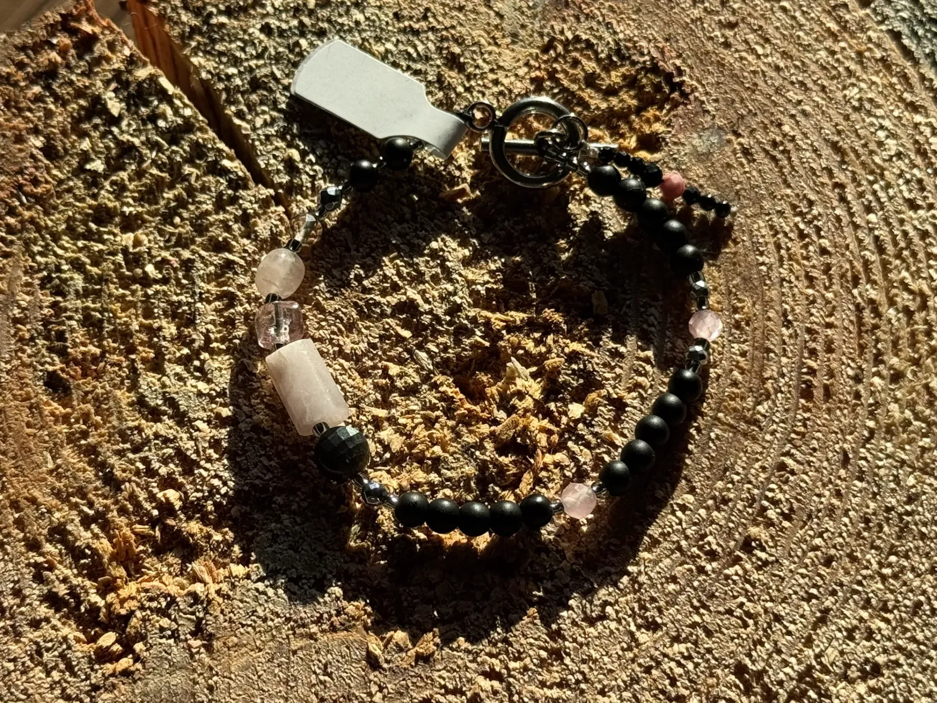 Bransoletka czarna z bezem 1