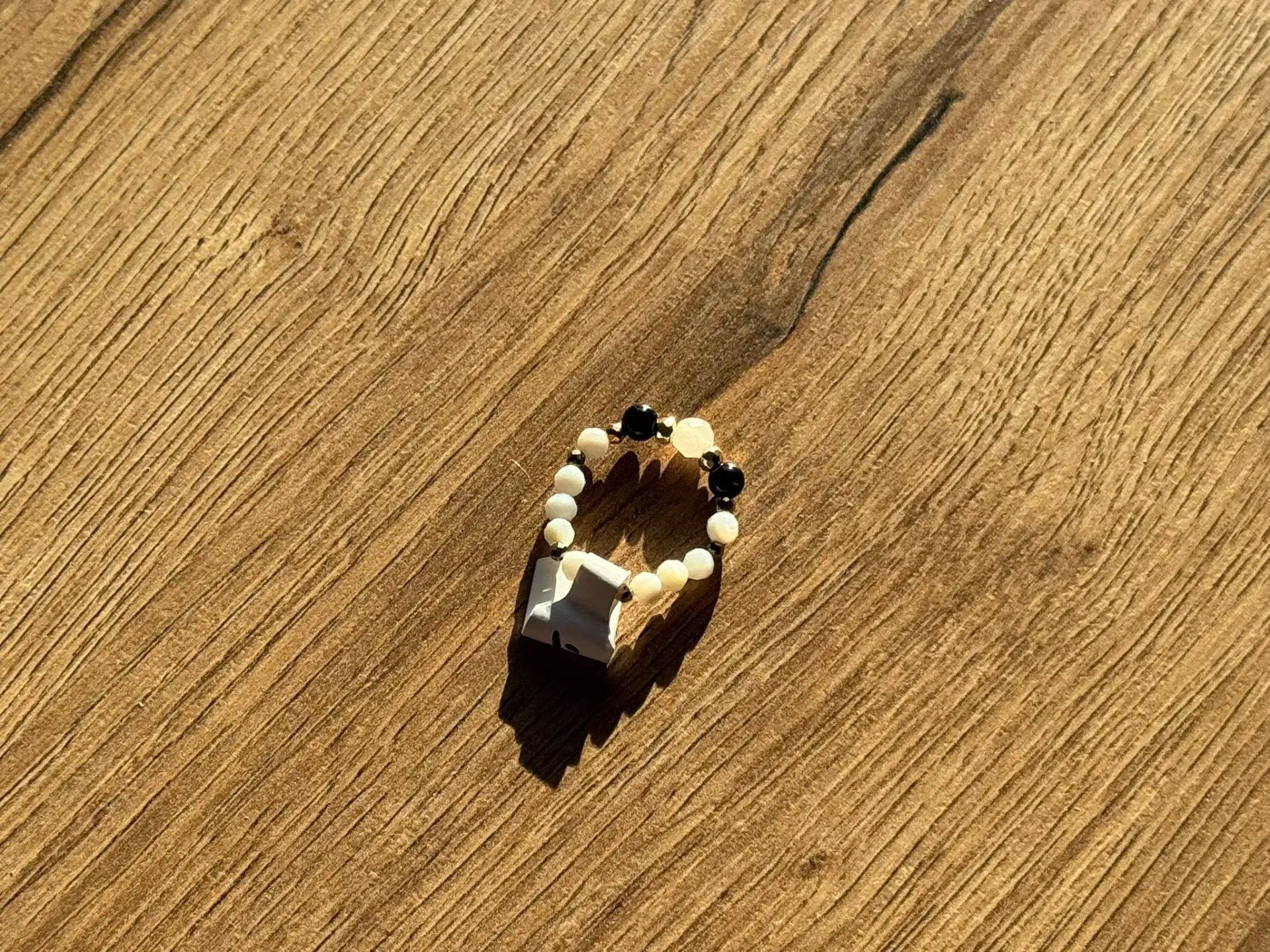 Pierscionek jasny ciemny 2