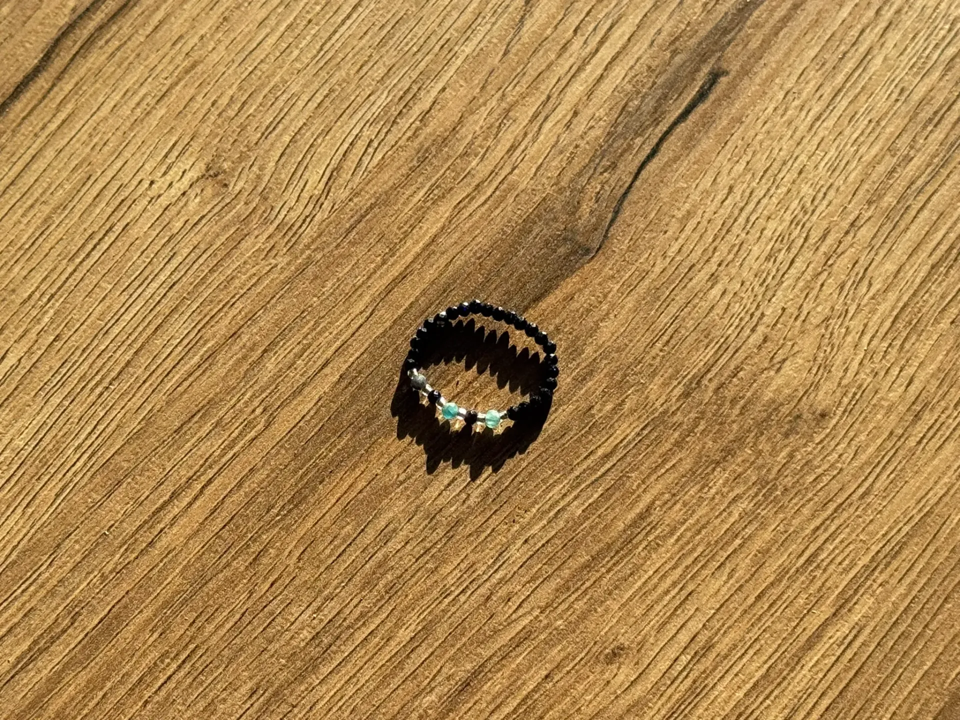 Pierścionek ciemny 1