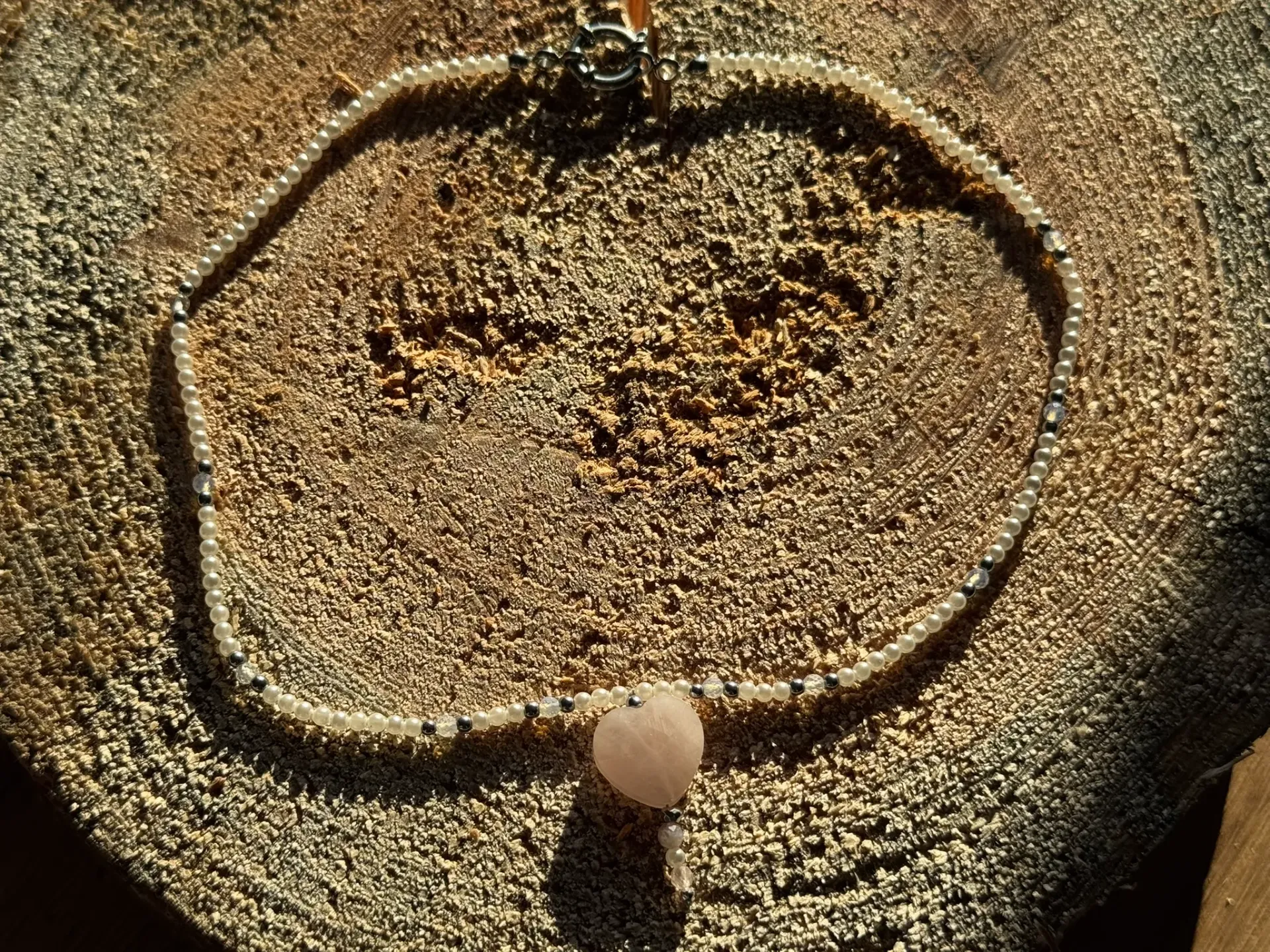 Naszyjnik jasny z duzym kamieniem